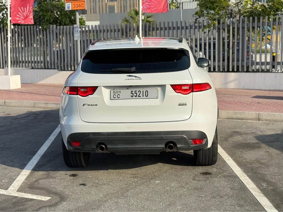 2018 جاكوار اف بيس Prestige