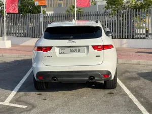 2018 جاكوار اف بيس Prestige