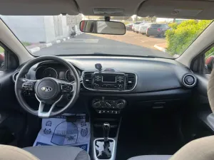 2020 كيا بيجاس Standard