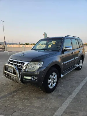 2015 ميتسوبيشي باجيرو GLS
