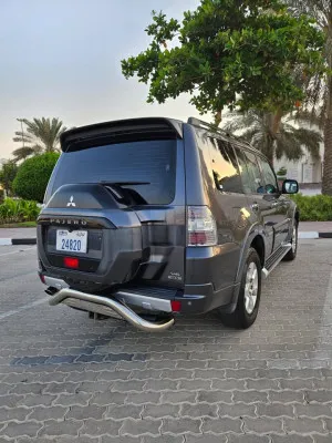 2015 ميتسوبيشي باجيرو GLS