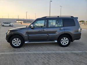 2015 ميتسوبيشي باجيرو GLS