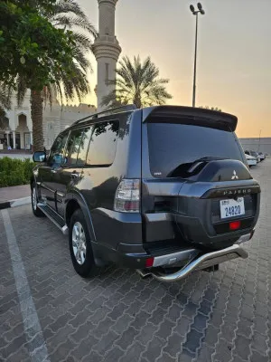 2015 ميتسوبيشي باجيرو GLS