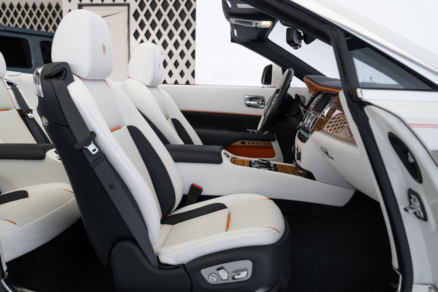 2016 رولز رويس دون standard