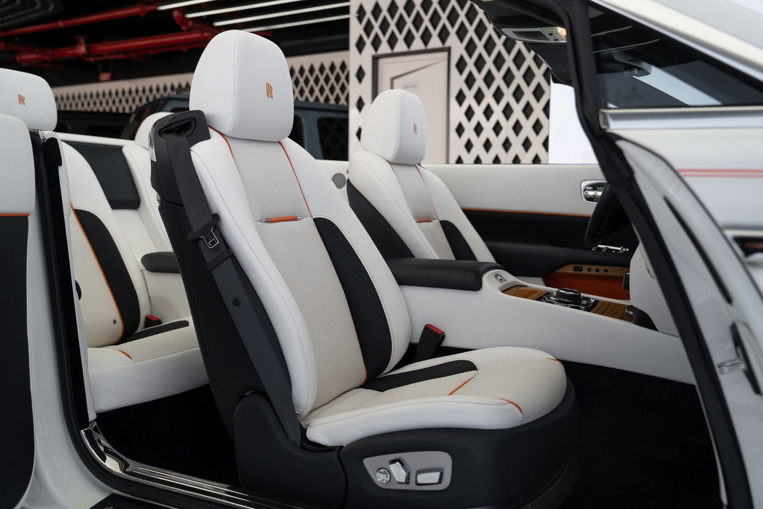 2016 رولز رويس دون standard