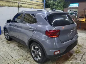 2021 هيونداي فينيو SE
