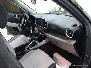 2021 هيونداي فينيو SE