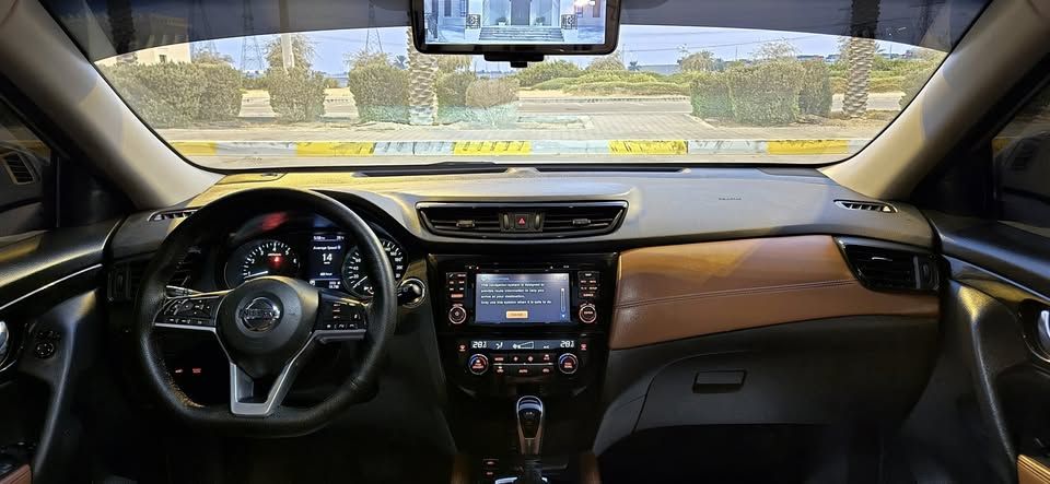 2020 نيسان اكس تريل SL
