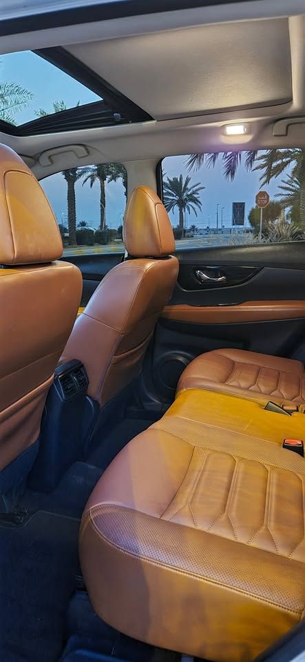 2020 نيسان اكس تريل SL