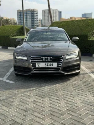2014 اودي آي ٧ Standard