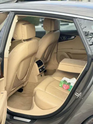 2014 اودي آي ٧ Standard