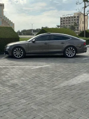 2014 اودي آي ٧ Standard