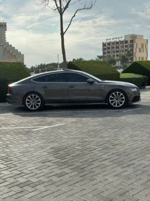 2014 اودي آي ٧ Standard