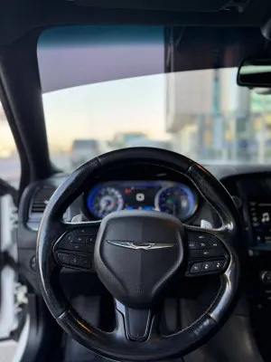 2018 كرايسلر ٣٠٠ S