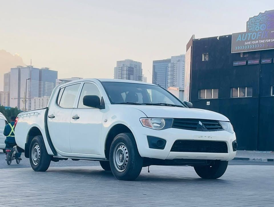 2013 ميتسوبيشي أل٢٠٠ double-cab