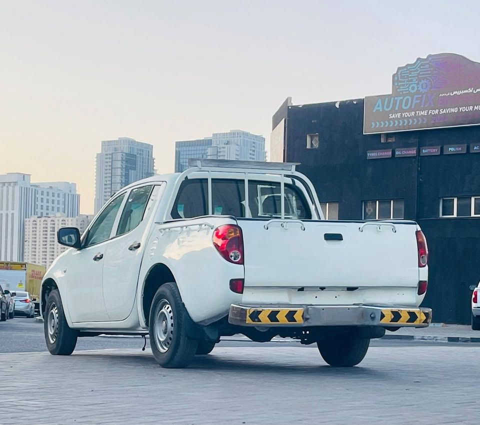 2013 ميتسوبيشي أل٢٠٠ double-cab