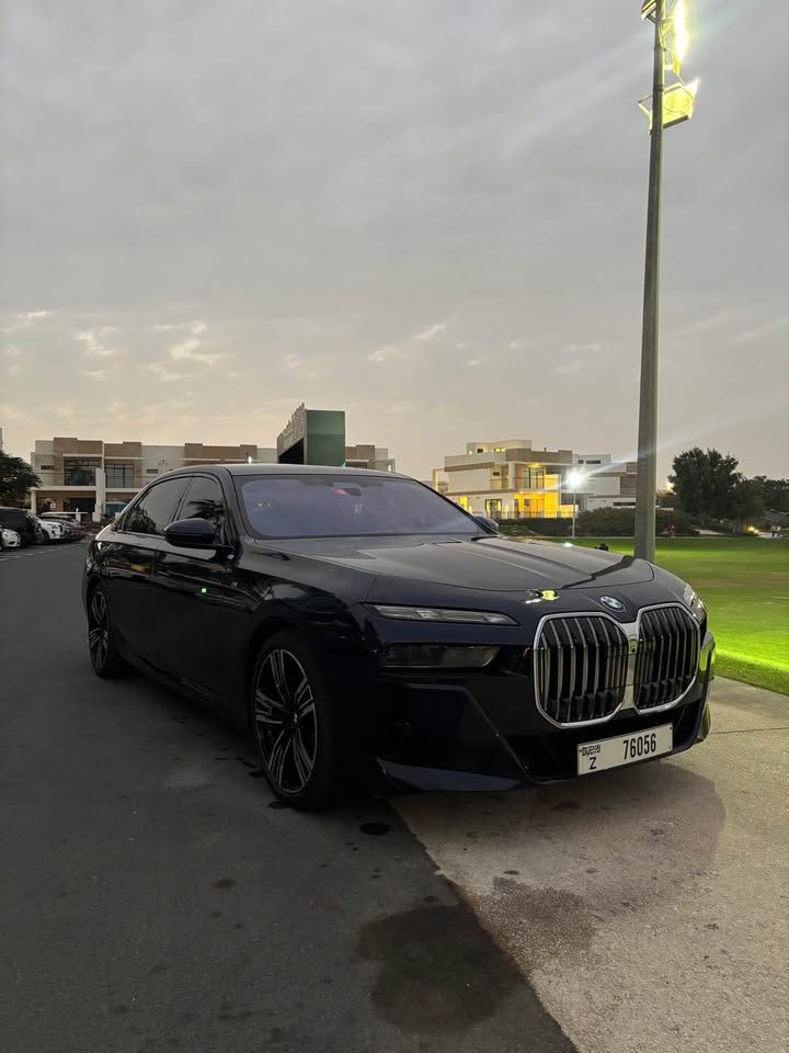 2023 بي أم دابليو الفئة - 7 735i