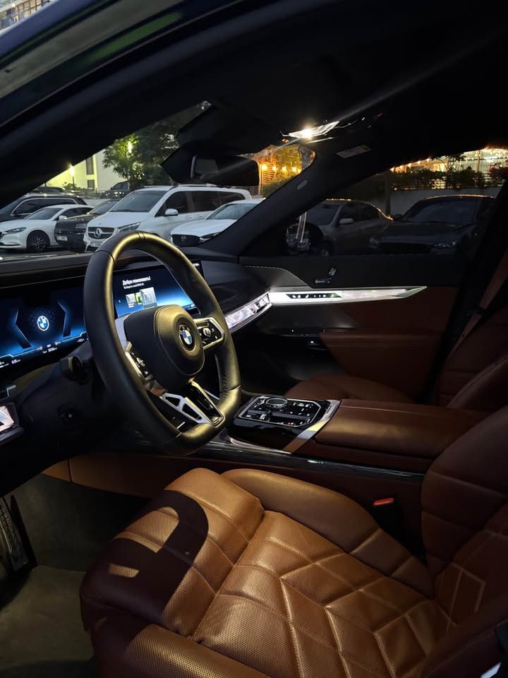 2023 بي أم دابليو الفئة - 7 735i