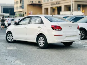 2022 كيا بيجاس Standard