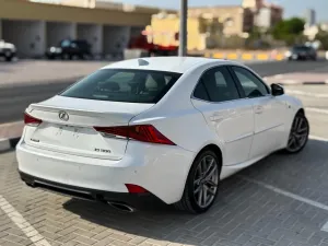 2019 لكزس اي اس IS 300