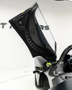 2024 استون مارتن فالكيري Valkyrie