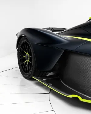 2024 استون مارتن فالكيري Valkyrie