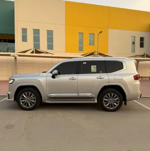 2025 Toyota Land Cruiser VXR