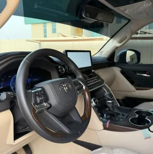 2025 Toyota Land Cruiser VXR