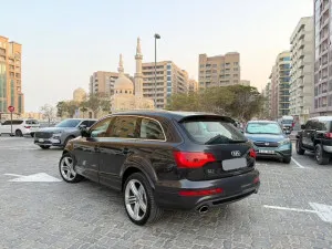 2013 اودي كيو٧ Prestige