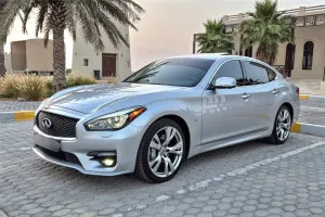 2017 Infiniti Q70 5.6