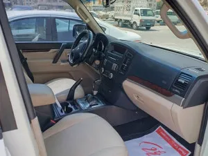 2014 ميتسوبيشي باجيرو GLS