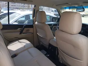 2014 ميتسوبيشي باجيرو GLS