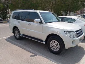 2014 ميتسوبيشي باجيرو GLS