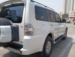 2014 ميتسوبيشي باجيرو GLS