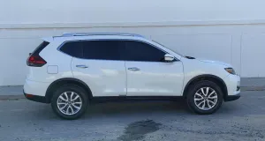 2017 نيسان روج SL