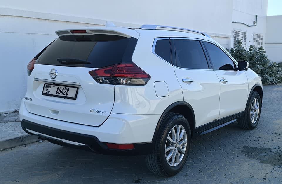 2017 نيسان روج SL