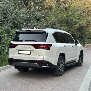 2023 لكزس ال اكس ٦٠٠ Signature