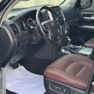 2021 تويوتا لاند كروزر VXR