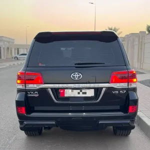 2021 تويوتا لاند كروزر VXR