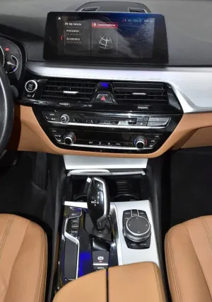 2019 BMW 5-Series 520i