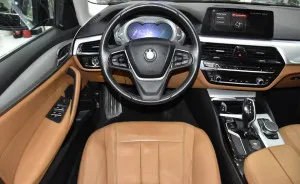 2019 BMW 5-Series 520i