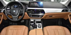 2019 BMW 5-Series 520i