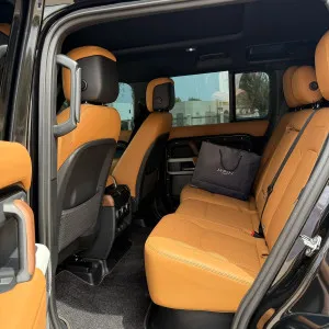 2024 Land Rover Defender 110 SE