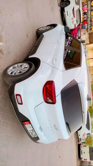 2020 Hyundai Veloster standard