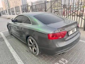 2013 اودي آي ٥ Prestige