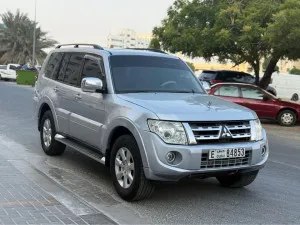 2013 ميتسوبيشي باجيرو GLS
