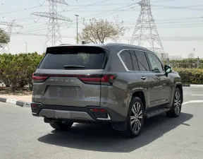 2022 لكزس ال اكس ٦٠٠ base