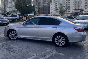 2013 هوندا أكورد EX