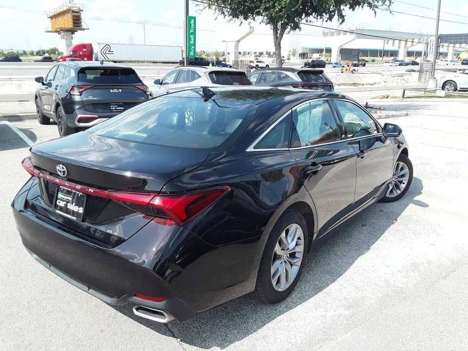 2022 Toyota Avalon XLE