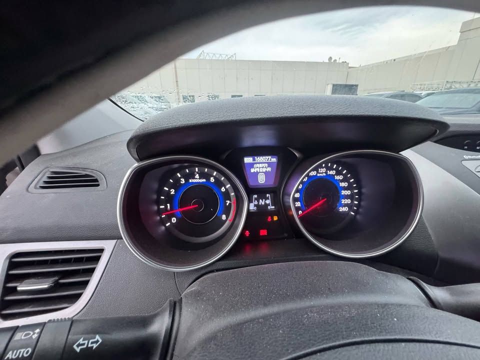 2013 هيونداي افانتي Limited